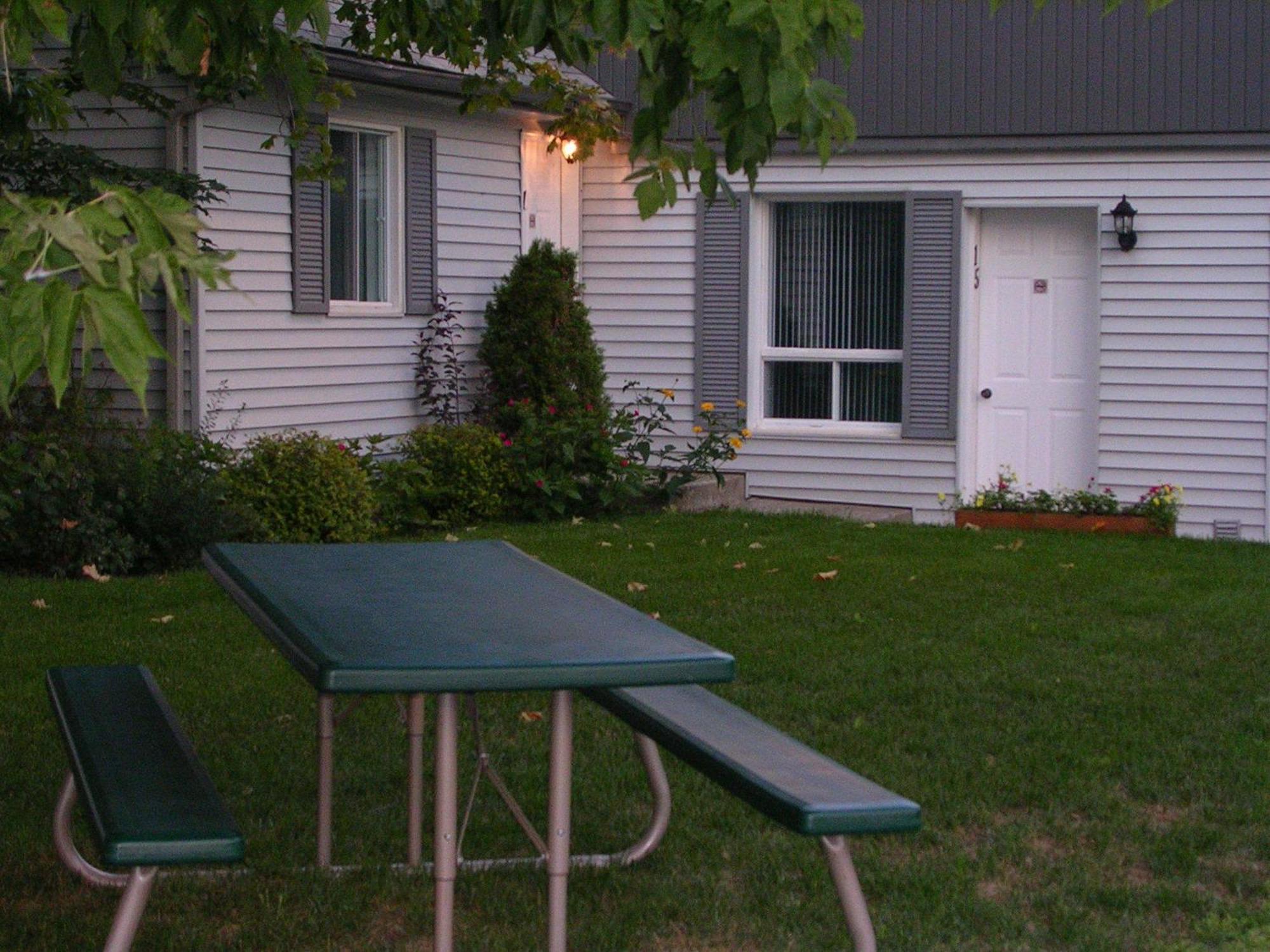 Motel Au P'Tit Sapin Mirabel Exterior foto